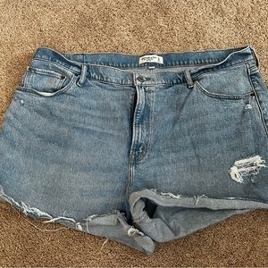 Abercrombie Curve Love- 4" mom short - high rise